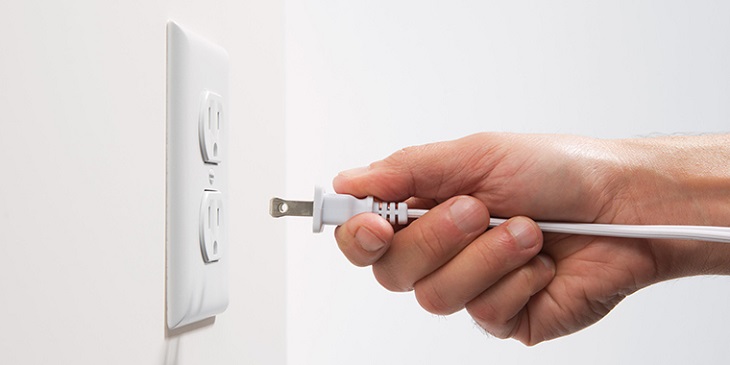 Rút phích cắm và kiểm tra xem cầu chì của máy lạnh