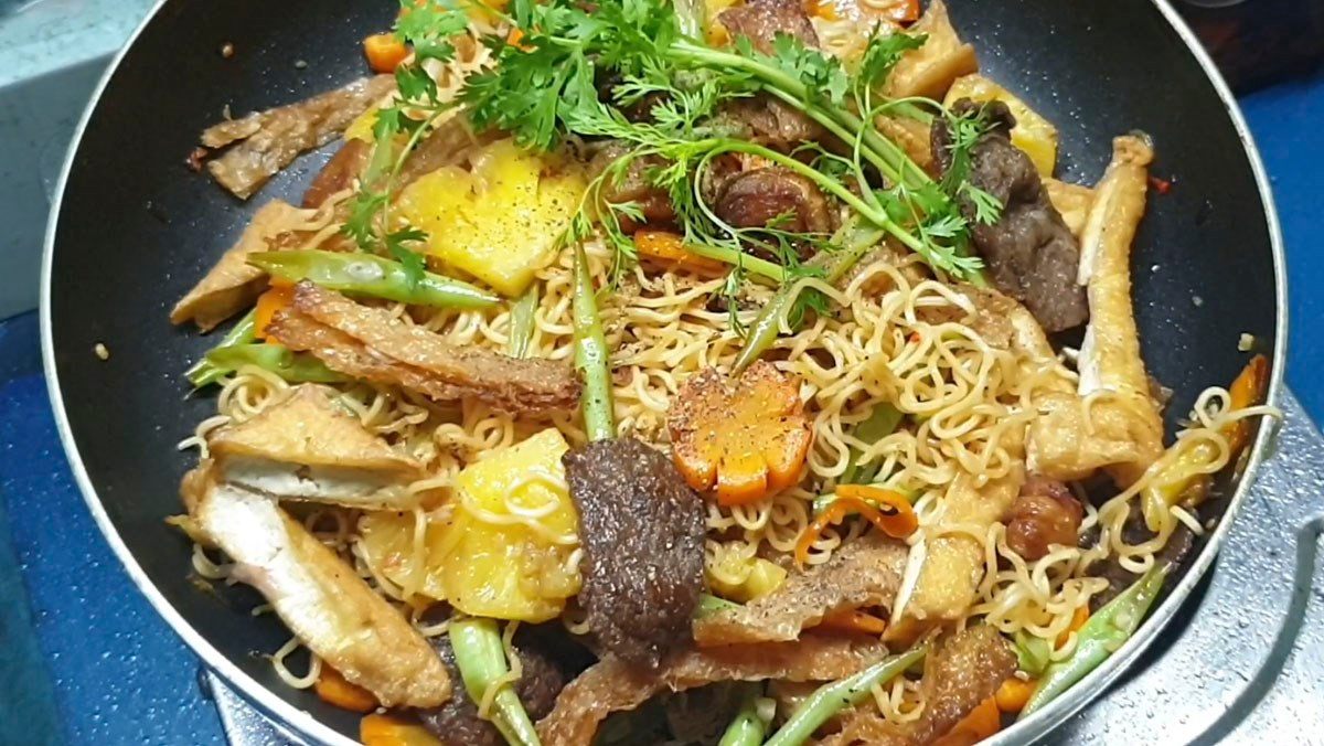 Cách làm mì xào rau củ chay thơm ngon, đơn giản