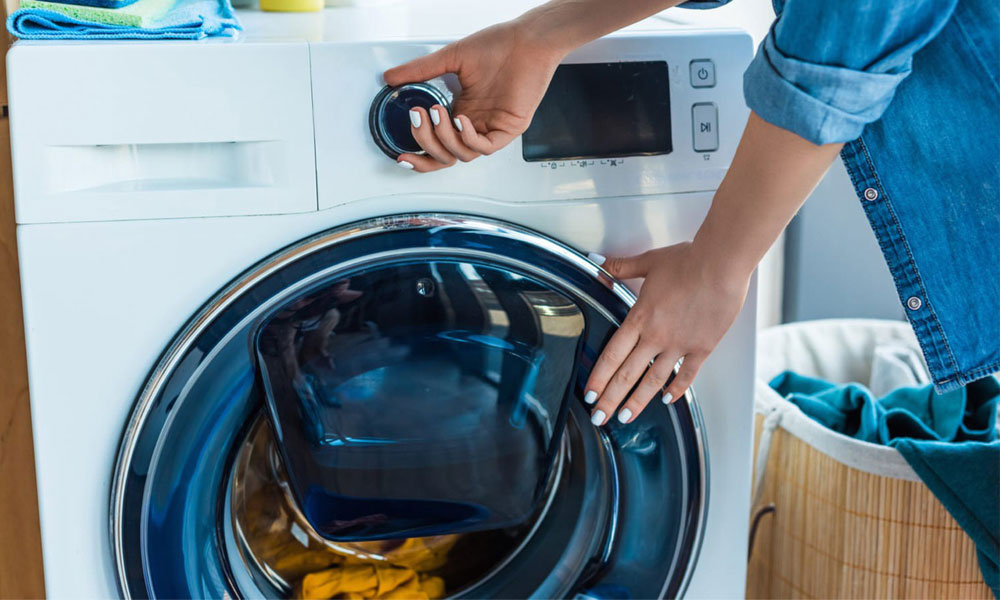 Nắp máy giặt không đóng kỹ khiến máy không hoạt động được 