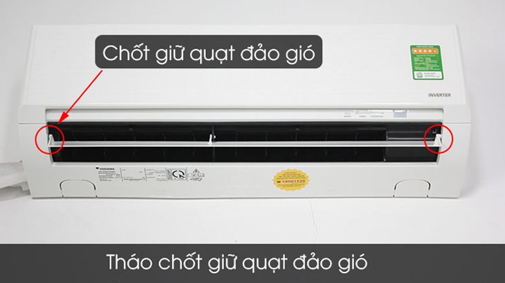 Tháo rời quạt đảo gió để mở máy lạnh ra