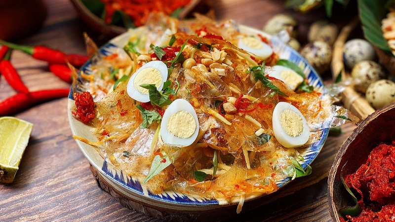 Bánh tráng trộn có hại không? Lưu ý khi ăn
