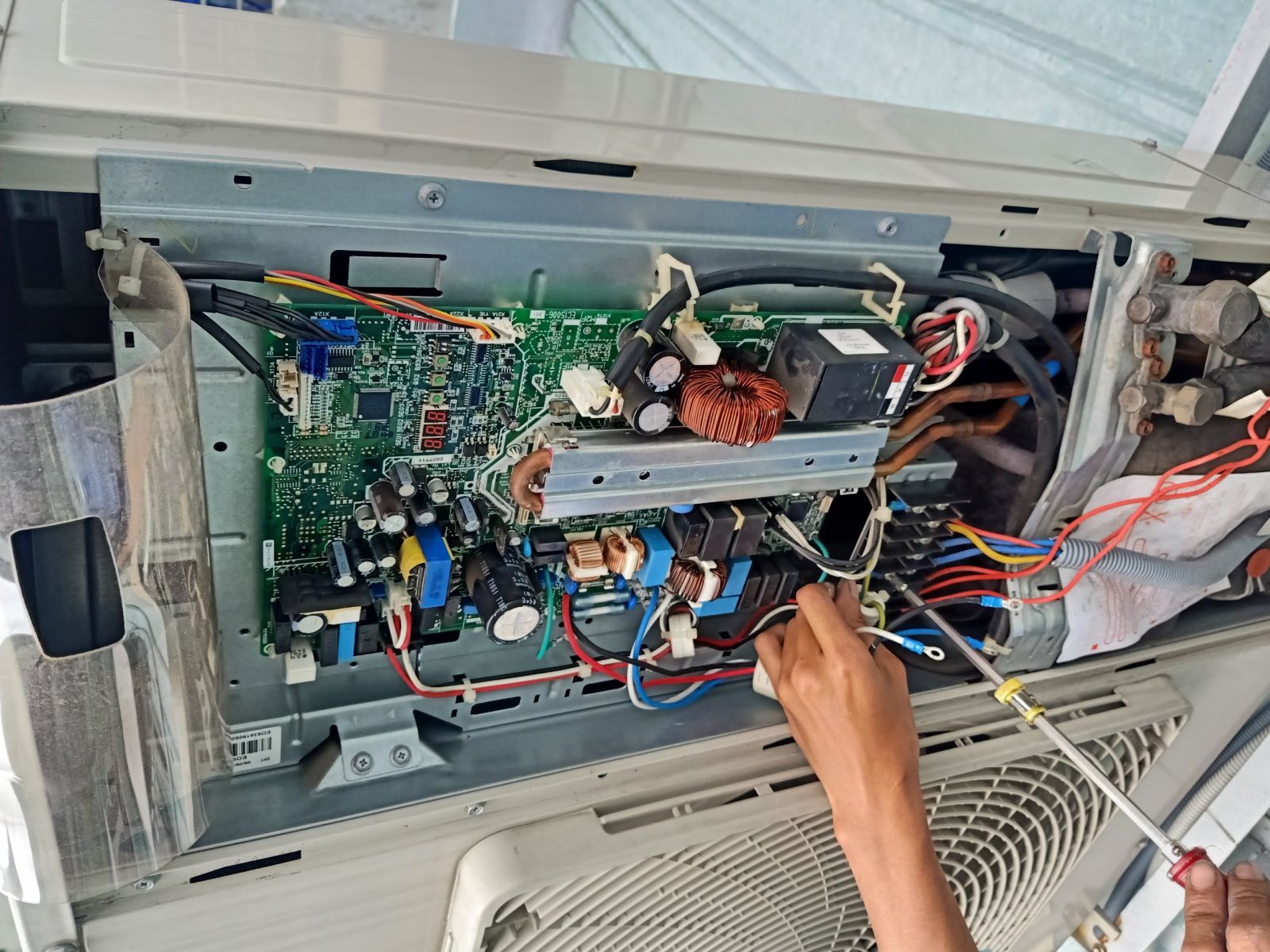 Sửa board mạch máy lạnh tại nhà TP.HCM