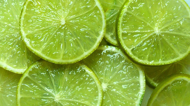 Khử mùi tủ lạnh bằng chanh tươi