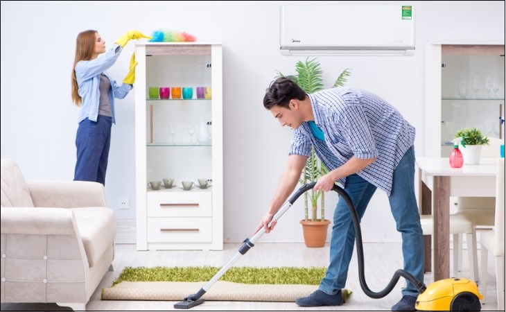 Bạn nên vệ sinh phòng thường xuyên để ngăn chặn các tác nhân gây mùi