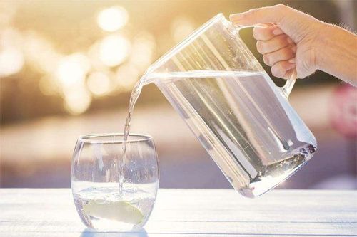 Uống nhiều nước hàng ngày giúp kiểm soát đường huyết