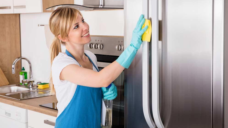  Vệ sinh bề mặt bên ngoài tủ lạnh