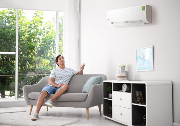 Phòng máy lạnh có độ ẩm thấp, là nguyên nhân gây nên tình trạng da khô