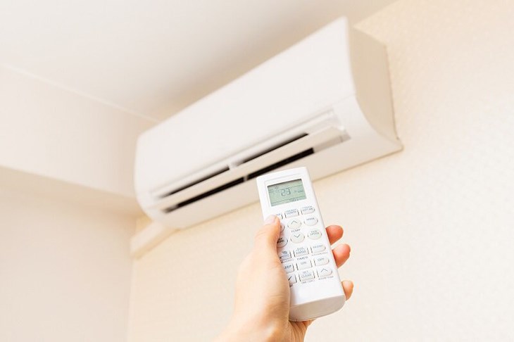 Chế độ Dry ở máy lạnh là chế độ thổi luồng gió khô, khiến không gian mất cân bằng độ ẩm