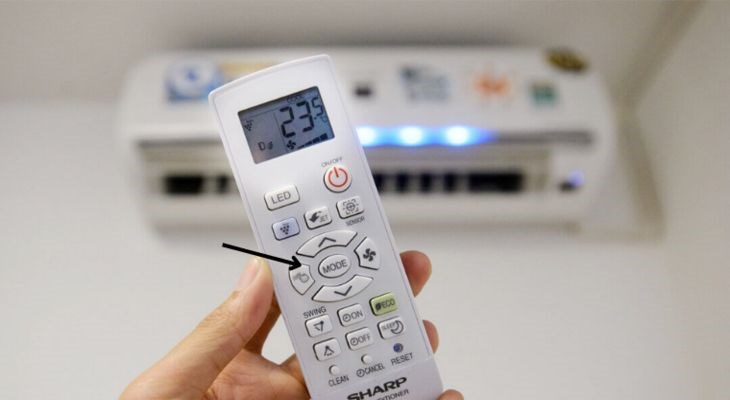 Nhấn vào nút Mode trên điều khiển cho đến khi xuất hiện biểu tượng cánh quạt