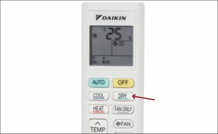 Nhấn nút DRY để bật chế độ hút ẩm