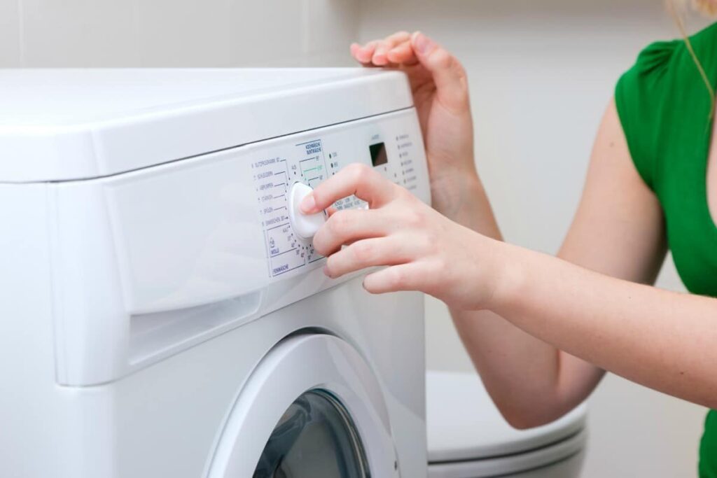 Chọn chức năng trên máy giặt 