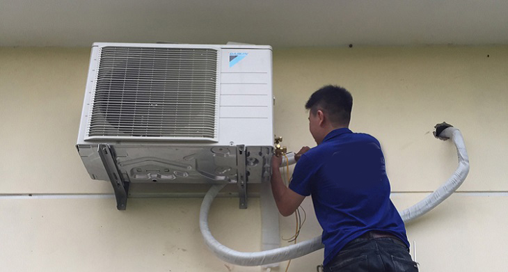Cục nóng máy lạnh chảy nước - Có bình thường không?