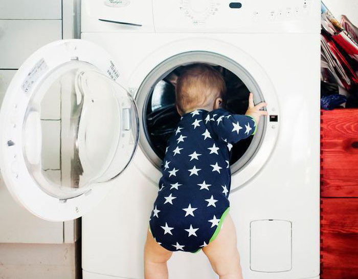 Đóng nắp máy giặt ngay sau khi giặt xong - thói quen không tốt của nhiều người