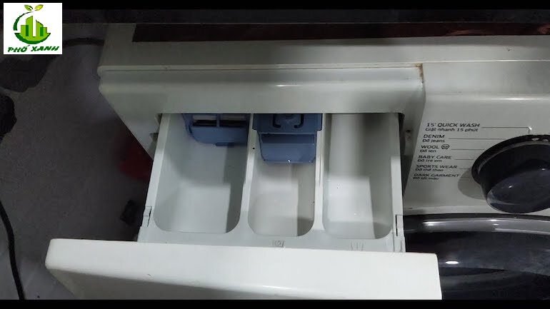 Hướng dẫn vệ sinh khay đựng nước giặt máy giặt sạch bong