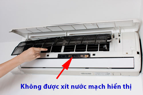 Cách vệ sinh máy lạnh tại nhà ai cũng làm được