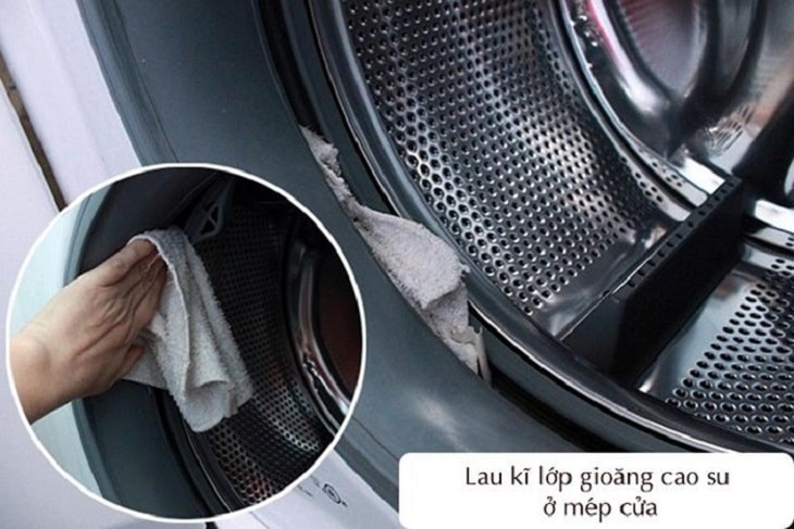 Lau chùi bên trong lồng máy giặt 