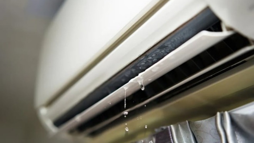 Lỗi máy lạnh chảy nước