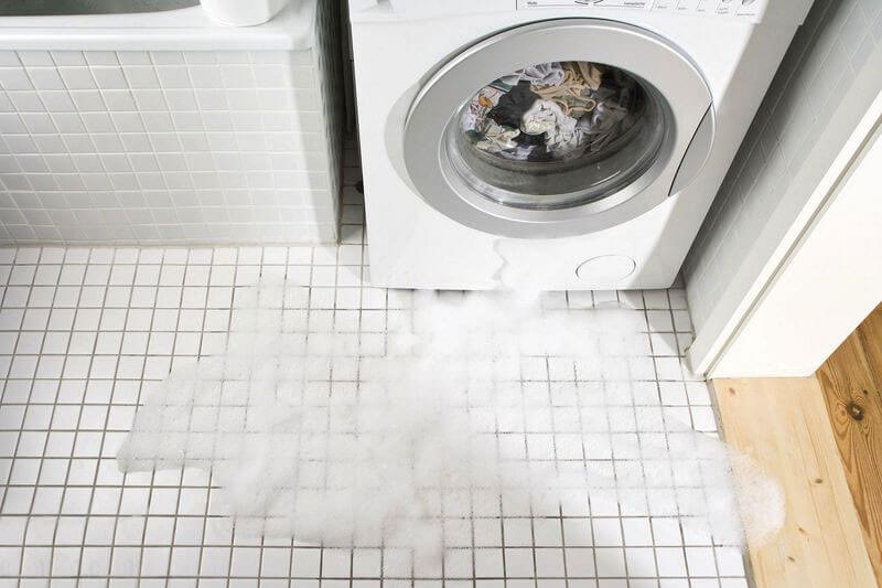 Máy giặt bị chảy nước dưới gầm