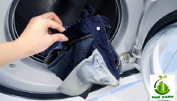 Vì sao quần áo bị rách khi giặt bằng máy giặt?