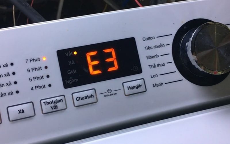 Màn hình máy giặt Toshiba hiển thị lỗi E3