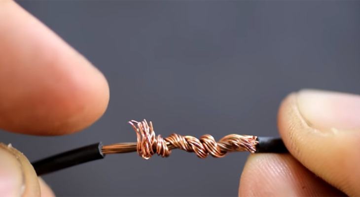 Nếu các dây nối bị đứt thì bạn cần hàn lại để đảm bảo dây nối không bị hở