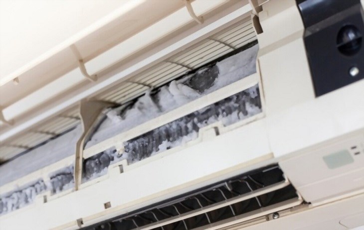 Máy lạnh có quá nhiều bụi bẩn tích tụ lâu dài gây ách tắc đường ống dẫn khí gas