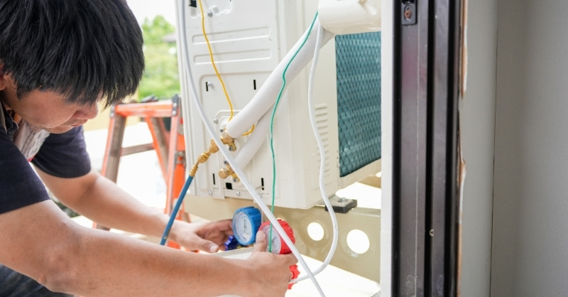 Máy lạnh hết gas khiến hơi lạnh yếu và thời gian làm mát lâu hơn