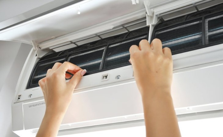 Máy lạnh Hitachi báo đèn vàng khi quạt dàn lạnh bị hỏng