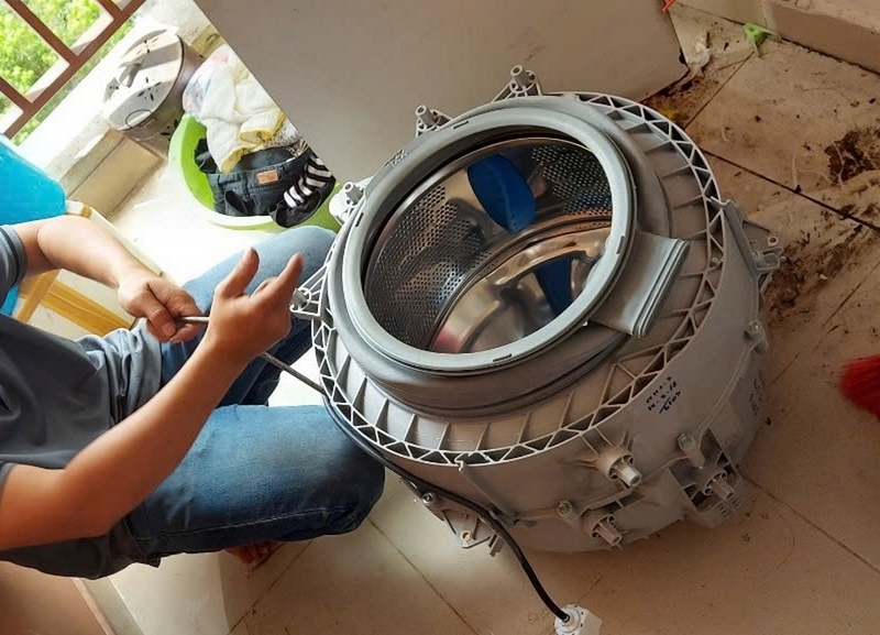 Máy giặt không giặt được kêu tít tít