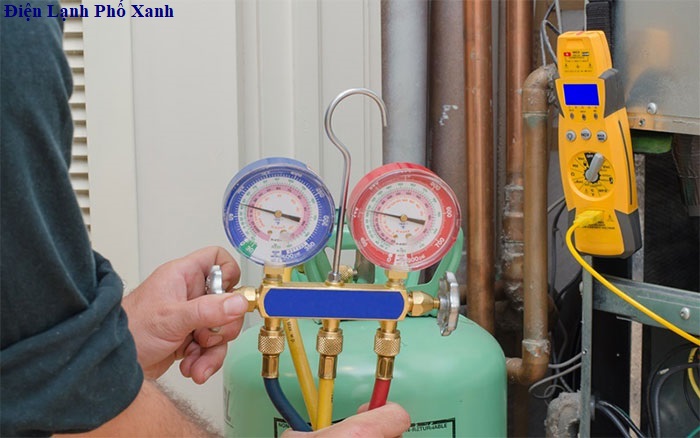 Máy lạnh bị thiếu, hụt gas nên liên hệ trung tâm kỹ thuật chuyên nghiệp để nạp đầy gas