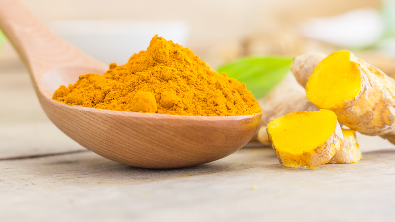 Hạt tiêu đen chứa piperine – hoạt chất có khả năng làm tăng hấp thu curcumin đáng kể