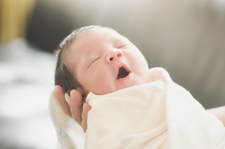Bạn không được để luồng gió thổi trực tiếp hoặc gần bé