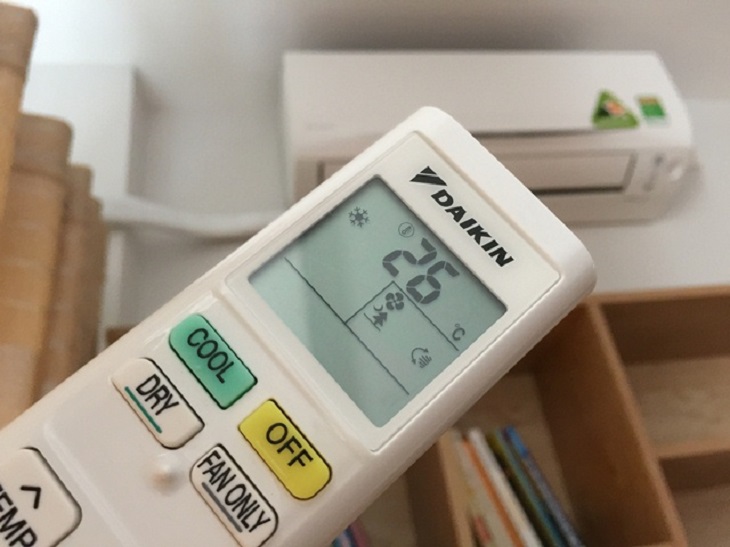 Duy trì nhiệt độ phòng điều hoà cho trẻ sơ sinh ở mức 26 - 28 độ C