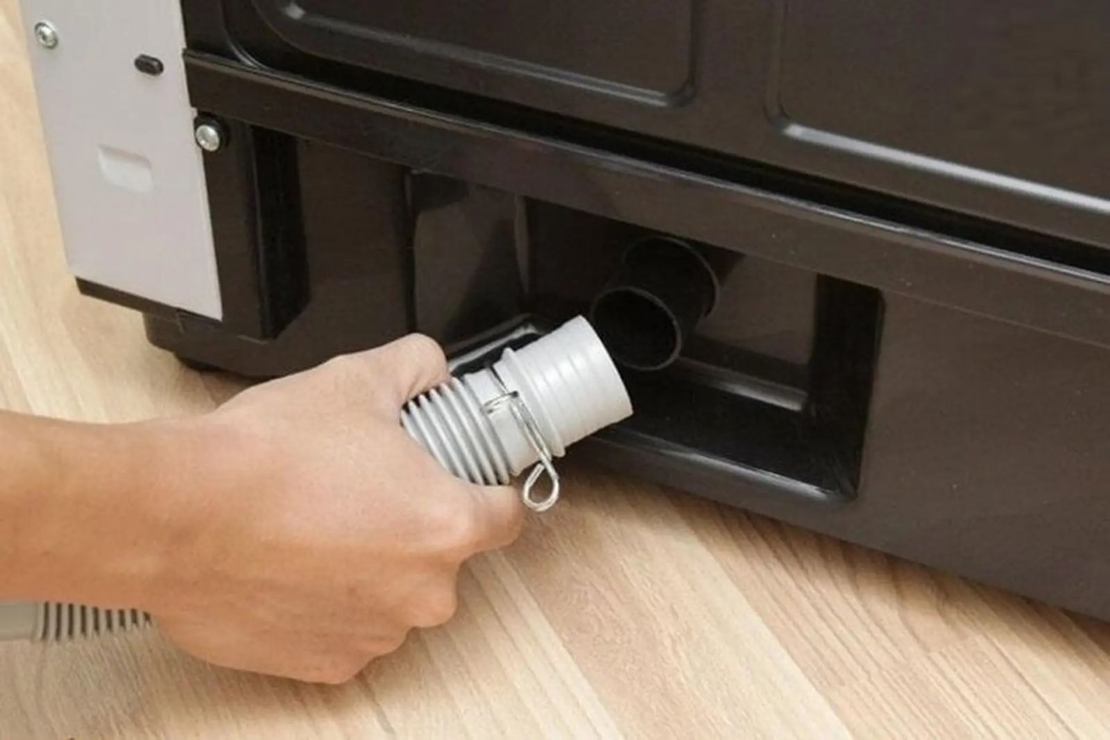 Cách sửa máy giặt bị chảy nước ở đáy