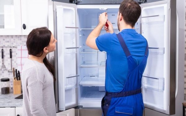 Cần liên hệ dịch vụ sửa chữa khi tủ lạnh gặp các vấn đề hư hỏng nghiêm trọng
