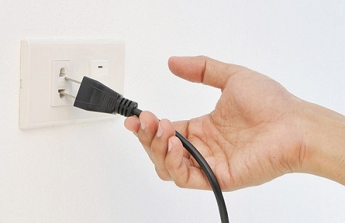 các sự cố liên quan đến nguồi điện cũng là nguyên nhân tủ lạnh không đông đá