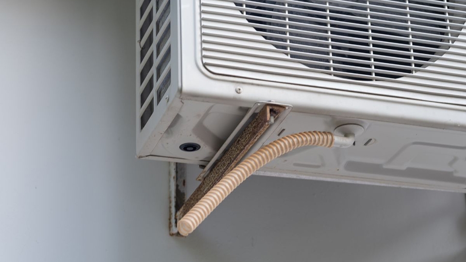Vị trí ống thoát nước máy lạnh chuẩn kỹ thuật