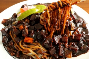 Cách làm mì tương đen Hàn Quốc (Jjajangmyeon) thơm ngon tại nhà 