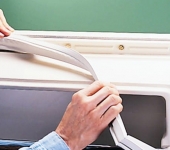 Hướng dẫn cách tự sửa gioăng tủ lạnh khi bị hở tại nhà