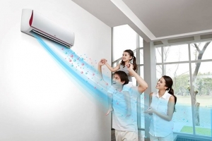 Đi nắng về có nên mở máy lạnh không? 