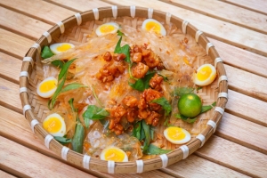 Bánh tráng trộn có hại không? Lưu ý khi ăn