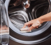 Cách vệ sinh máy giặt cửa trước từ nguyên liệu tự nhiên