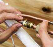 Cách vệ sinh ống đồng máy lạnh tại nhà đơn giản