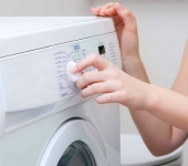 Cách chọn chế độ giặt phù hợp giúp bảo vệ đồ giặt.