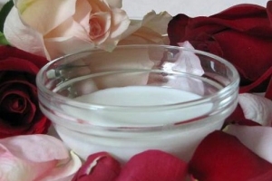 10 công dụng bất ngờ của sữa trong gia đình
