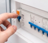 Có nên tắt CB máy lạnh để tiết kiệm điện? Lợi ích và nhược điểm cần lưu ý