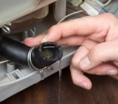 Máy giặt bị rò rỉ nước và cách khắc phục