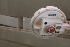 Phao áp suất máy giặt là gì? Dấu hiệu hỏng và cách kiểm tra chính xác nhất