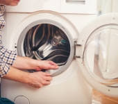 Cách vệ sinh máy giặt cửa ngang tại nhà nhanh chóng